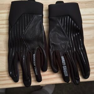 Harley-Davidson Black Performance Gloves with Textured Grip